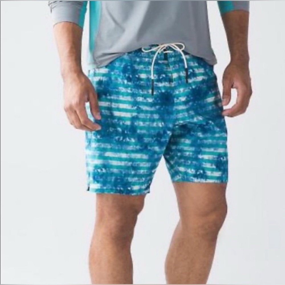 Lululemon El Current Short 9” Lined Tidal Stripe in size 32